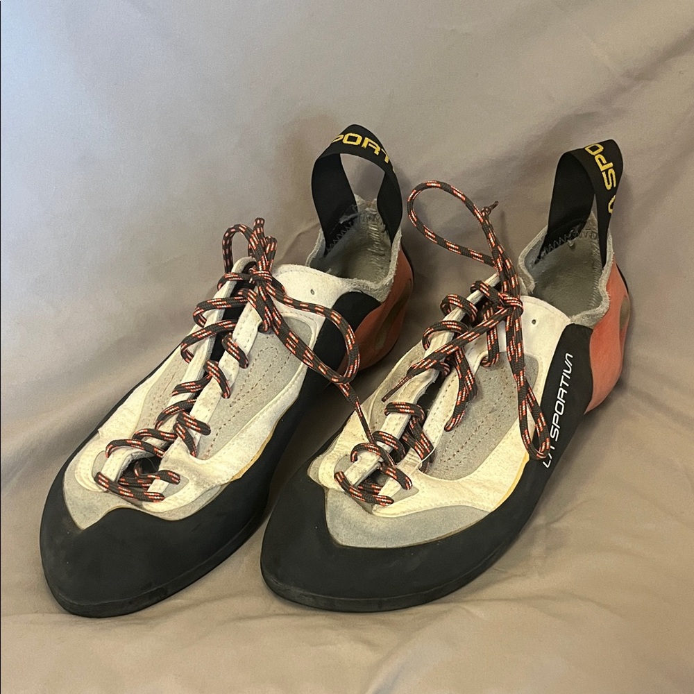 La Sportiva Women’s Climbing Shoes - Only worn 2-3 times!